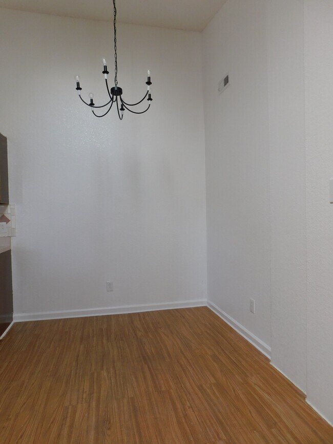 Building Photo - 603 Spirit Ct