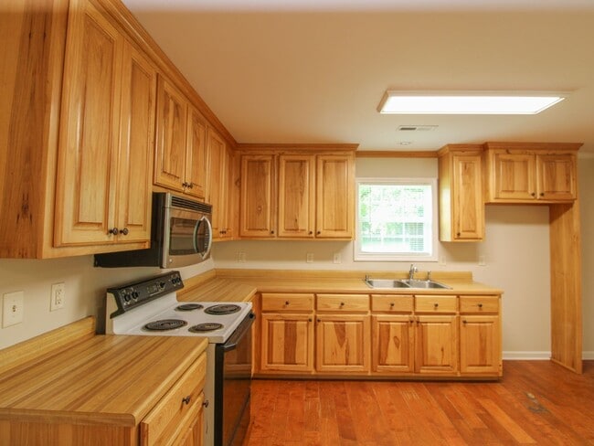 Building Photo - Convenient 2 bed 1 bath home in Athens City located near Athens State University and downtown Ath...