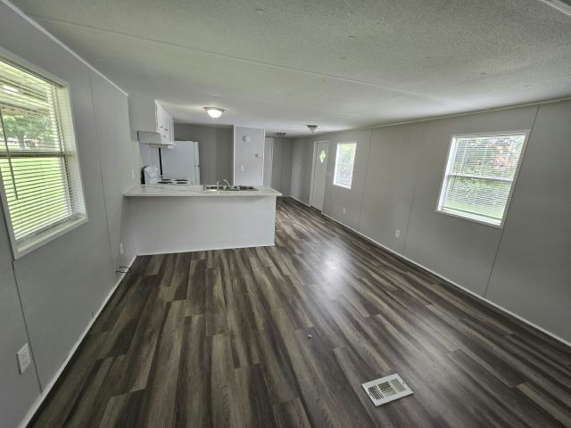 Building Photo - 1325 Wenlon Dr