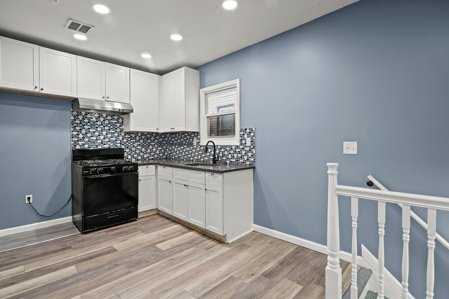 Building Photo - 275 Clinton Pl