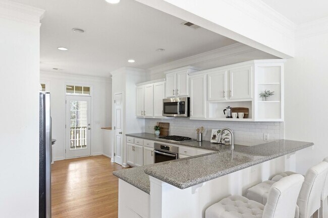 Building Photo - 124 Palm Cove Way