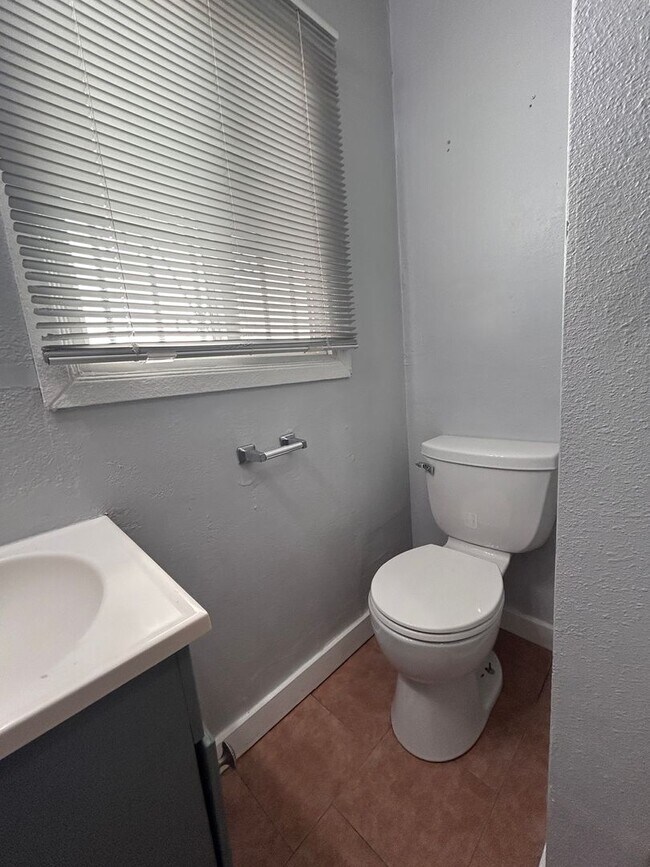 Building Photo - 1434 W 145th St