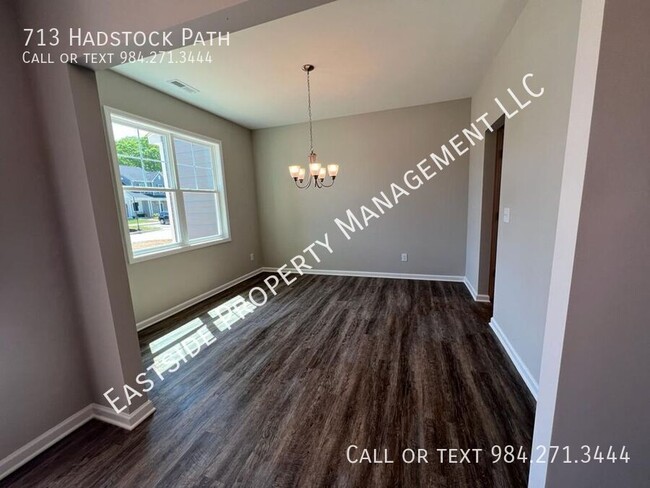 Building Photo - Come see this lovely townhome in a desirab...