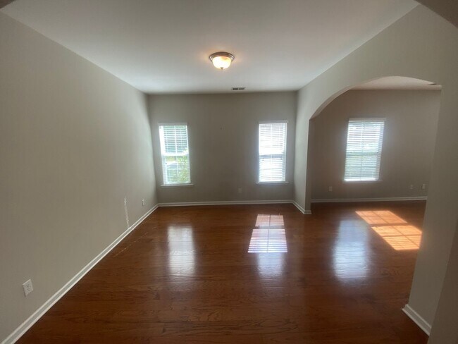Building Photo - 4 Bedrooms 2.5 Baths in Richmond Hill, Available in 8/10/26!! Located in the sought-after Buckhea...