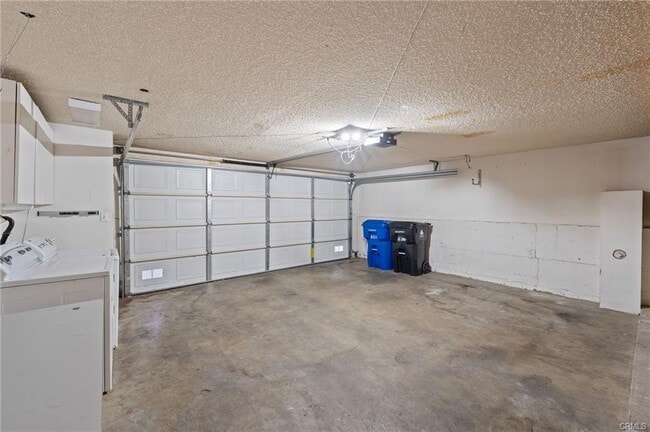 Building Photo - 9000 Vanalden Ave