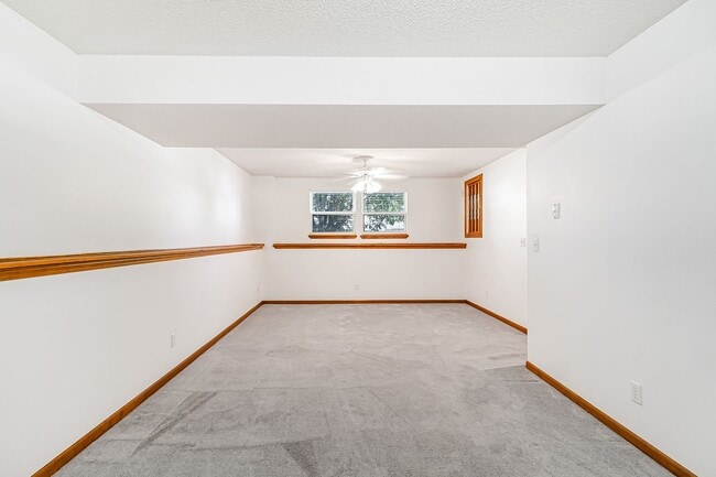 Building Photo - 3 Bedroom 2 Bath in Warrensburg