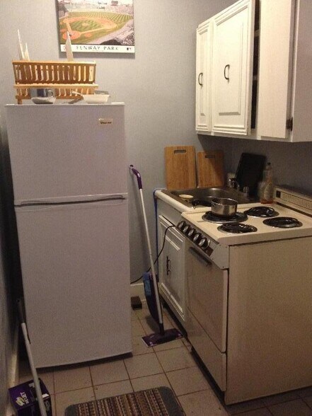 Building Photo - 40 Anderson St