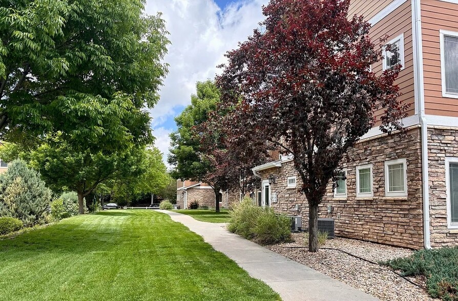 Building Photo - 2803 Kansas Dr