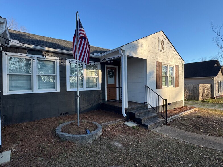 Building Photo - 1310 Sparkman St SW