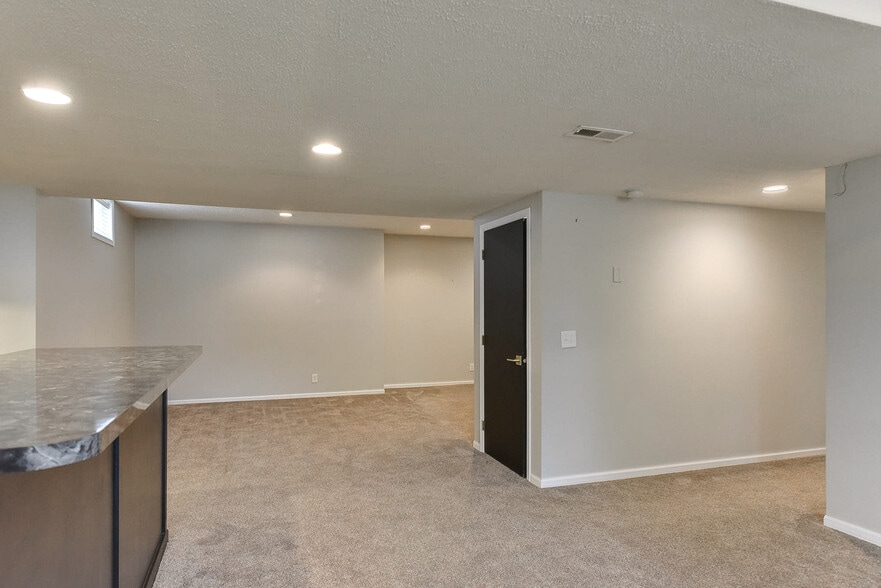 Building Photo - 15327 Parker Cir