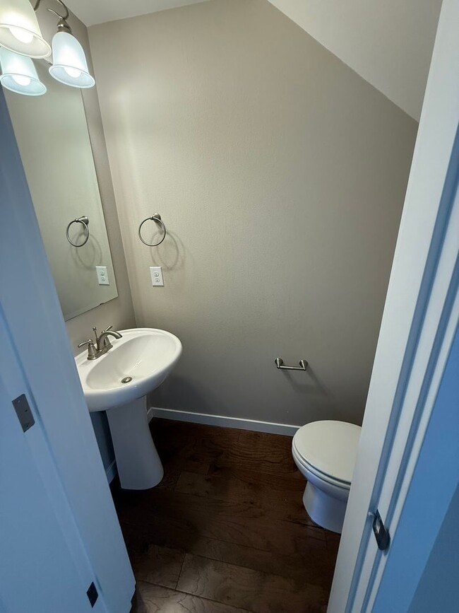 Building Photo - 3bd/2.25ba Lake Forest Park Townhome