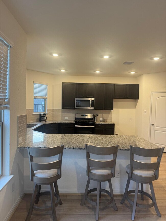 Building Photo - 4841 Sun Fls Dr