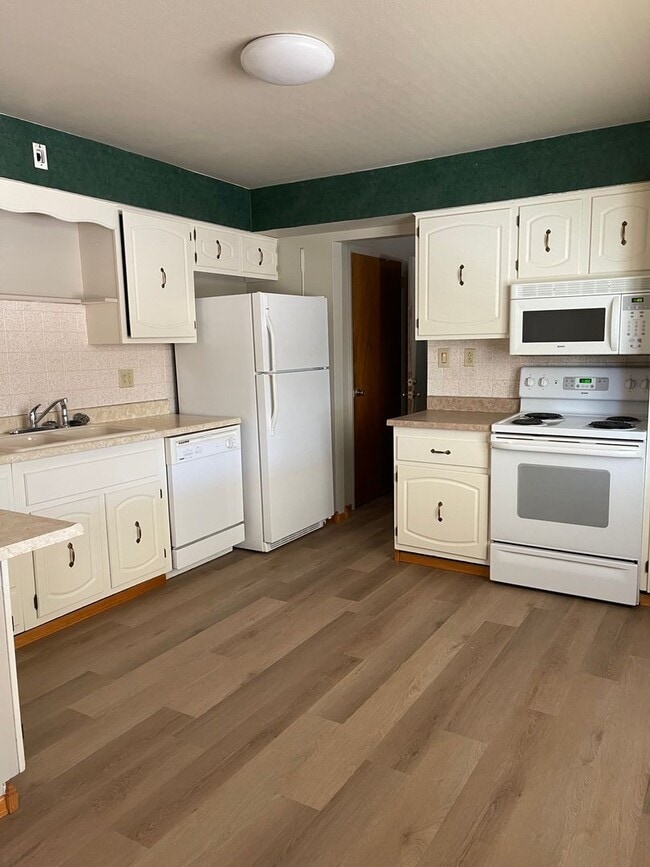 Building Photo - 340 Barrett Ave