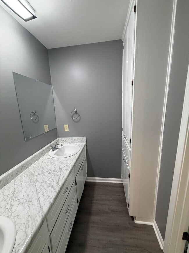 Building Photo - 6074 Little Ln
