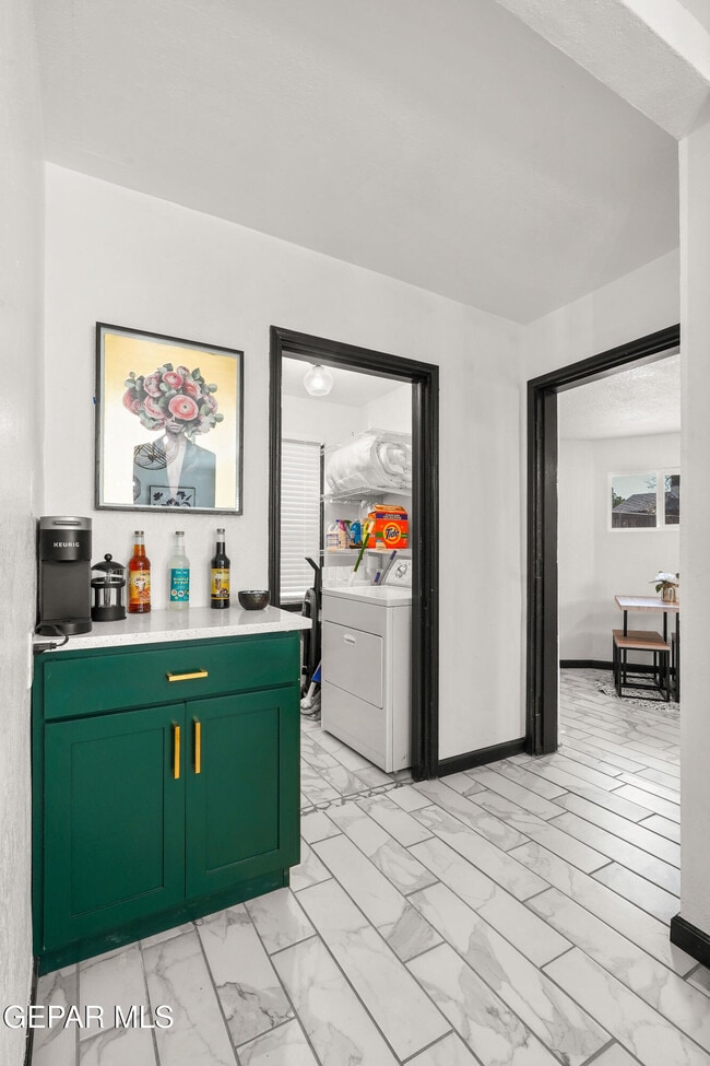 Building Photo - 614 Loretto Rd