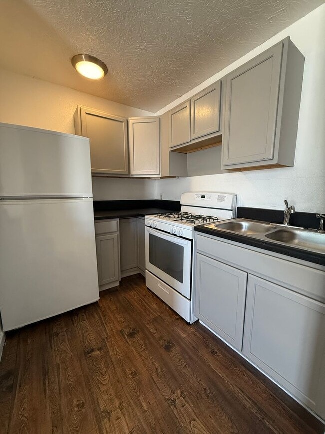 Building Photo - Big style, small footprint—ALL UTILITIES INCLUDED