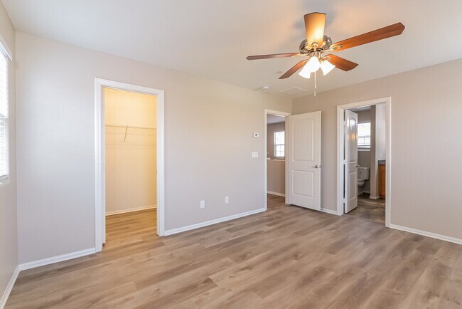 Building Photo - 892 Harbor Ave