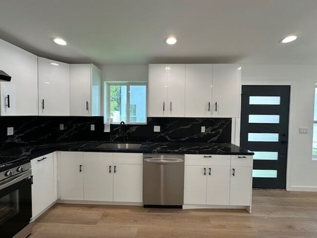Building Photo - Brand new 2-bedroom 2-bathroom designed fo...