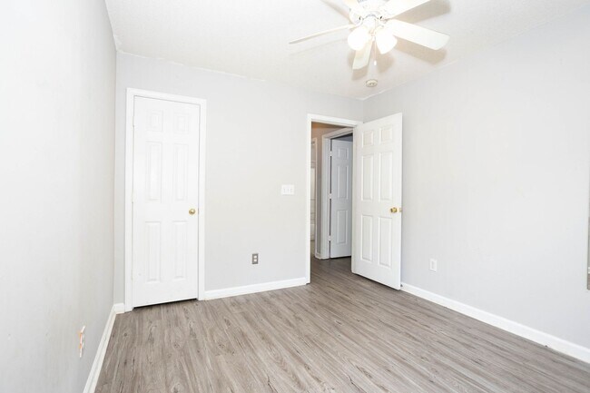 Building Photo - 9155 Nesbit Ferry Rd