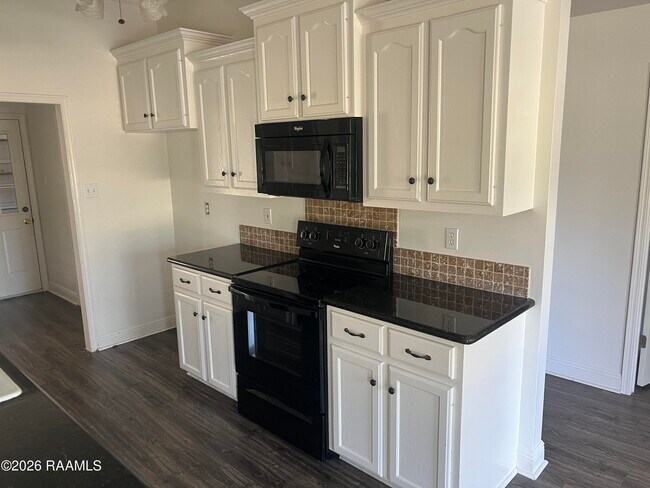 Building Photo - 136 Pinnacle Dr