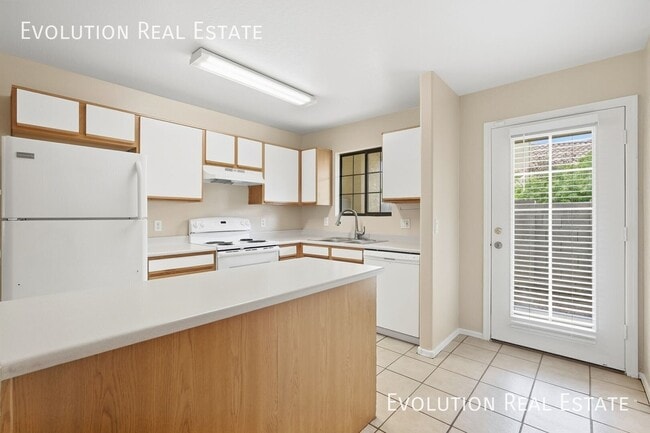 Building Photo - 455 S Mesa Dr