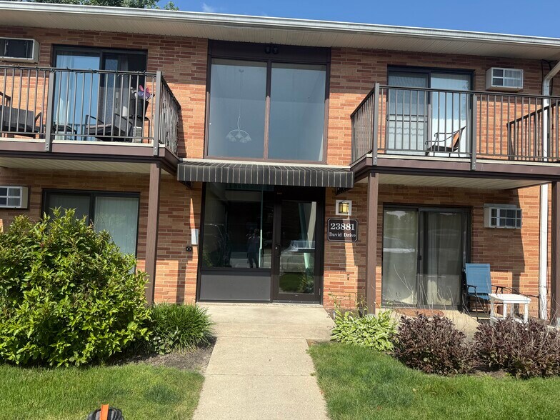 Building Photo - 23881 David Dr