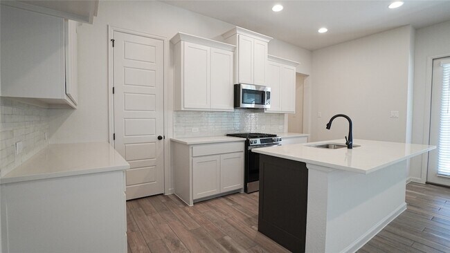 Building Photo - 4104 Hudson St