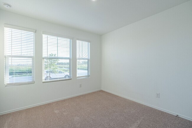 Building Photo - Stunning 3 bedroom, 2 bathroom home in Kyle!!!