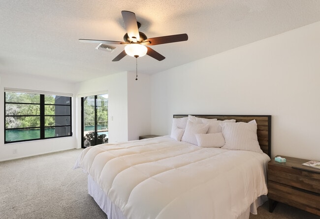 Building Photo - 5424 America Dr