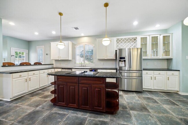 Building Photo - 3718 Bayou Bend Ct