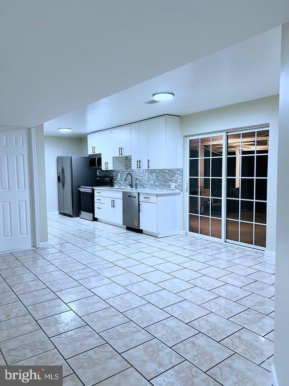 Building Photo - 8186 Paper Birch Dr