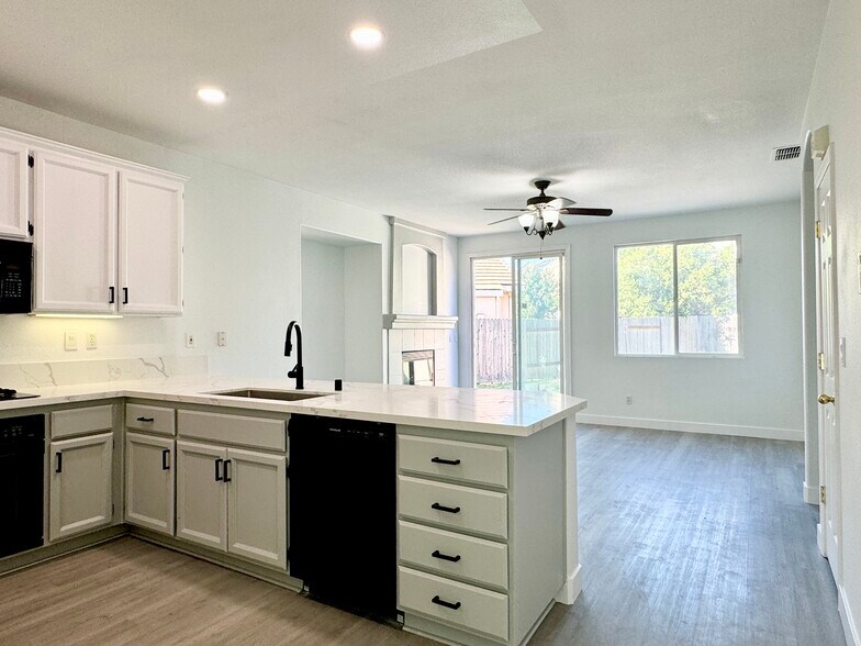 Building Photo - 3078 Tintorera Way