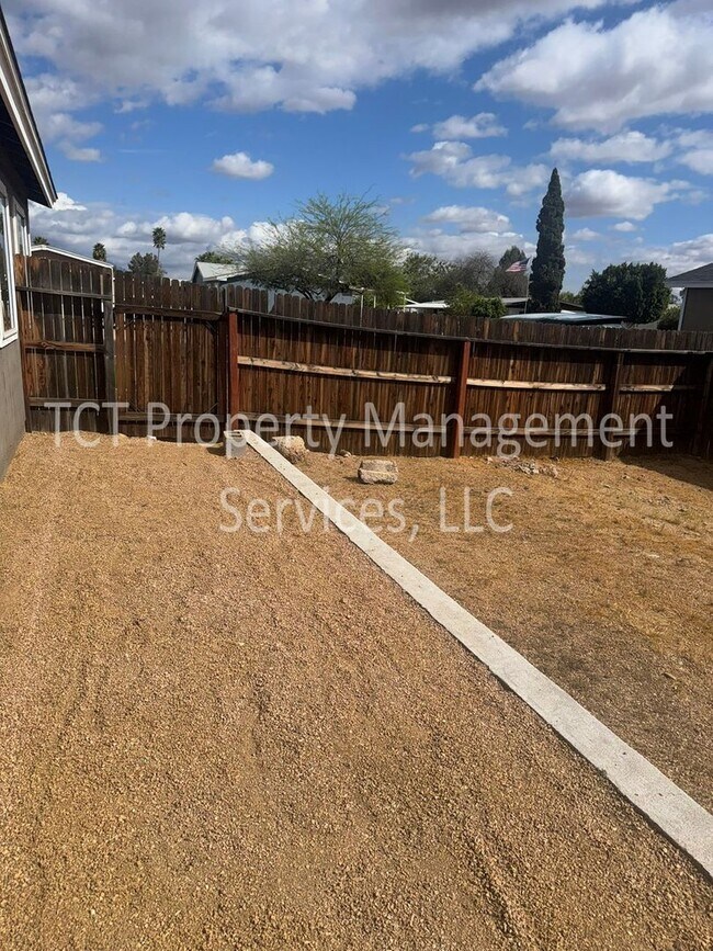 Building Photo - Newly Renovated Home With NO HOA on Large Lot
