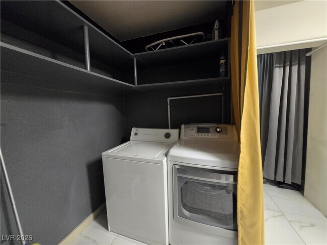 Building Photo - 2755 Mann St