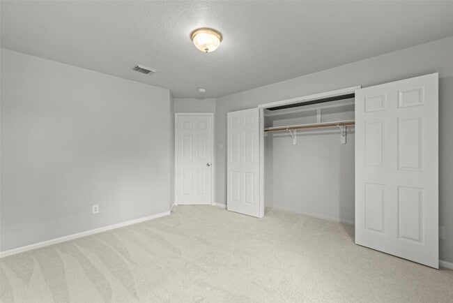 Building Photo - 14810 Cantwell Bend
