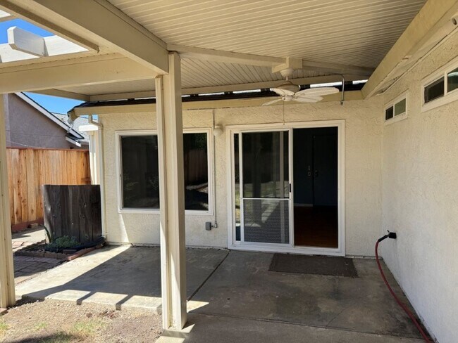 Building Photo - Modern 4 Bedroom One Story *Vacaville