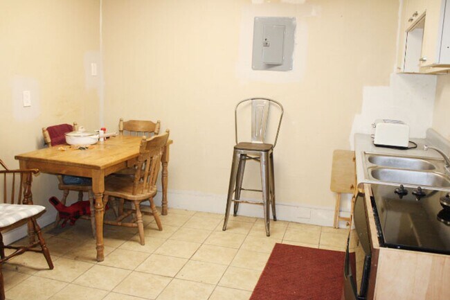 Building Photo - Boarding House WEEKLY RENT
