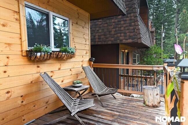 Building Photo - Charming 3BR Duplex in Incline Village