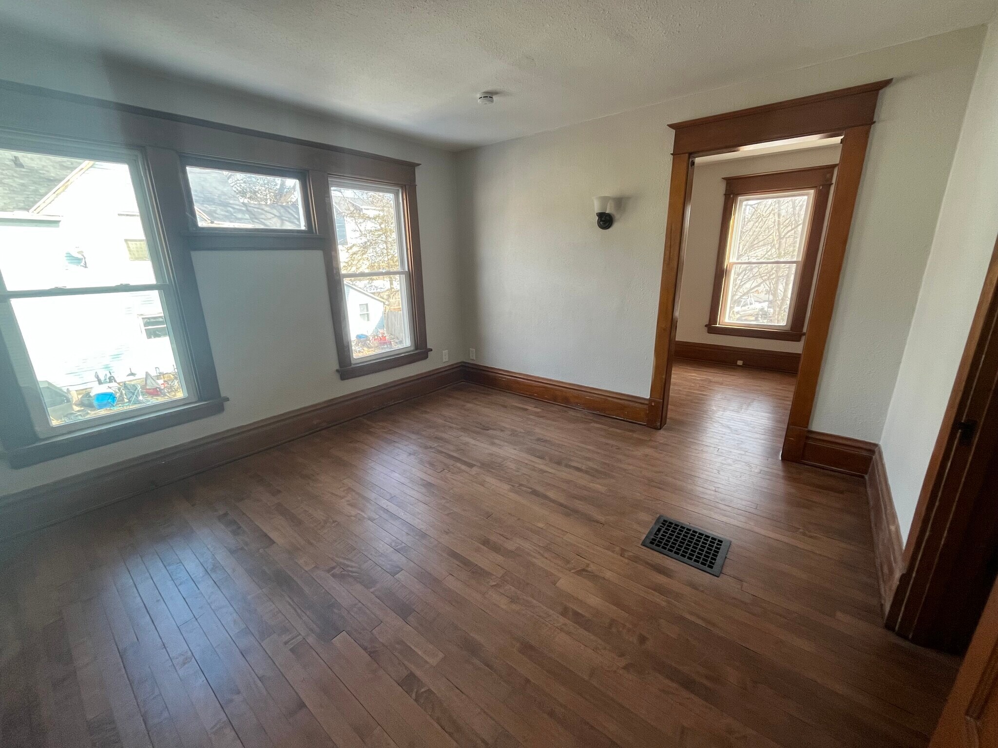 Building Photo - 122 Leffert St