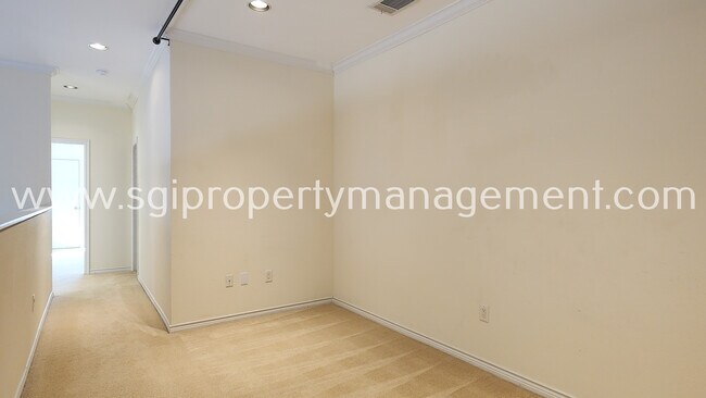 Building Photo - 1221 Lake Pointe Way