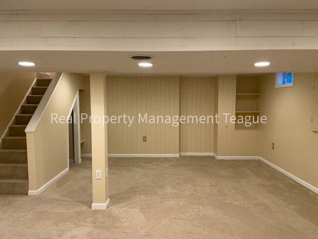 Building Photo - Beautiful Single Family Home