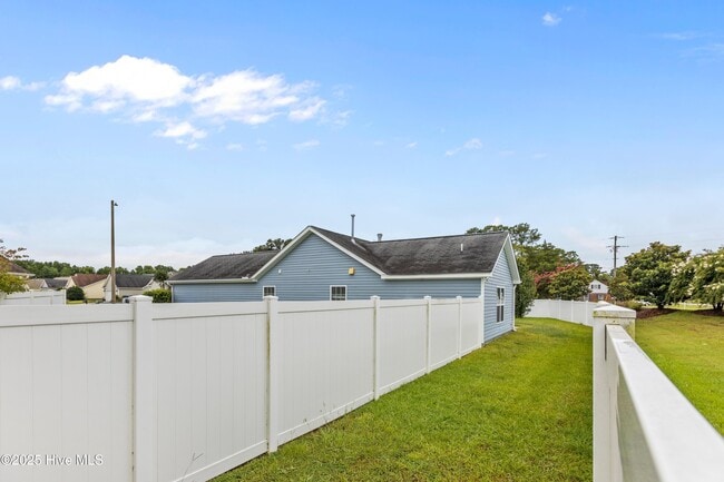 Building Photo - 2901 Beunavista Ct