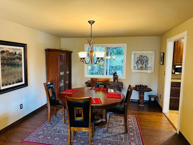 Building Photo - Beautiful Custom Newly Remodeled Home