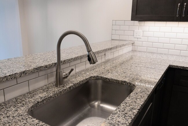 Building Photo - NEW LUXURY 2 BED 2 BATH 1 CAR GARAGE DUPLEX