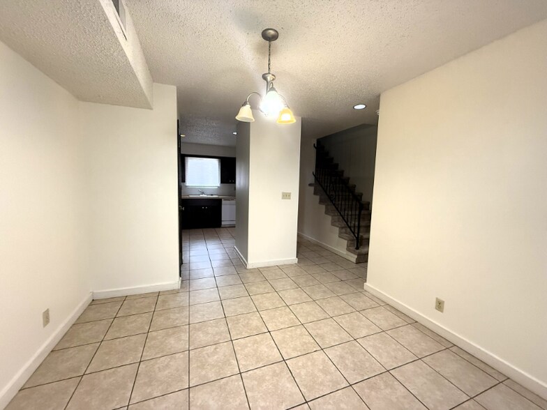 Building Photo - 1330 N Perry Ave