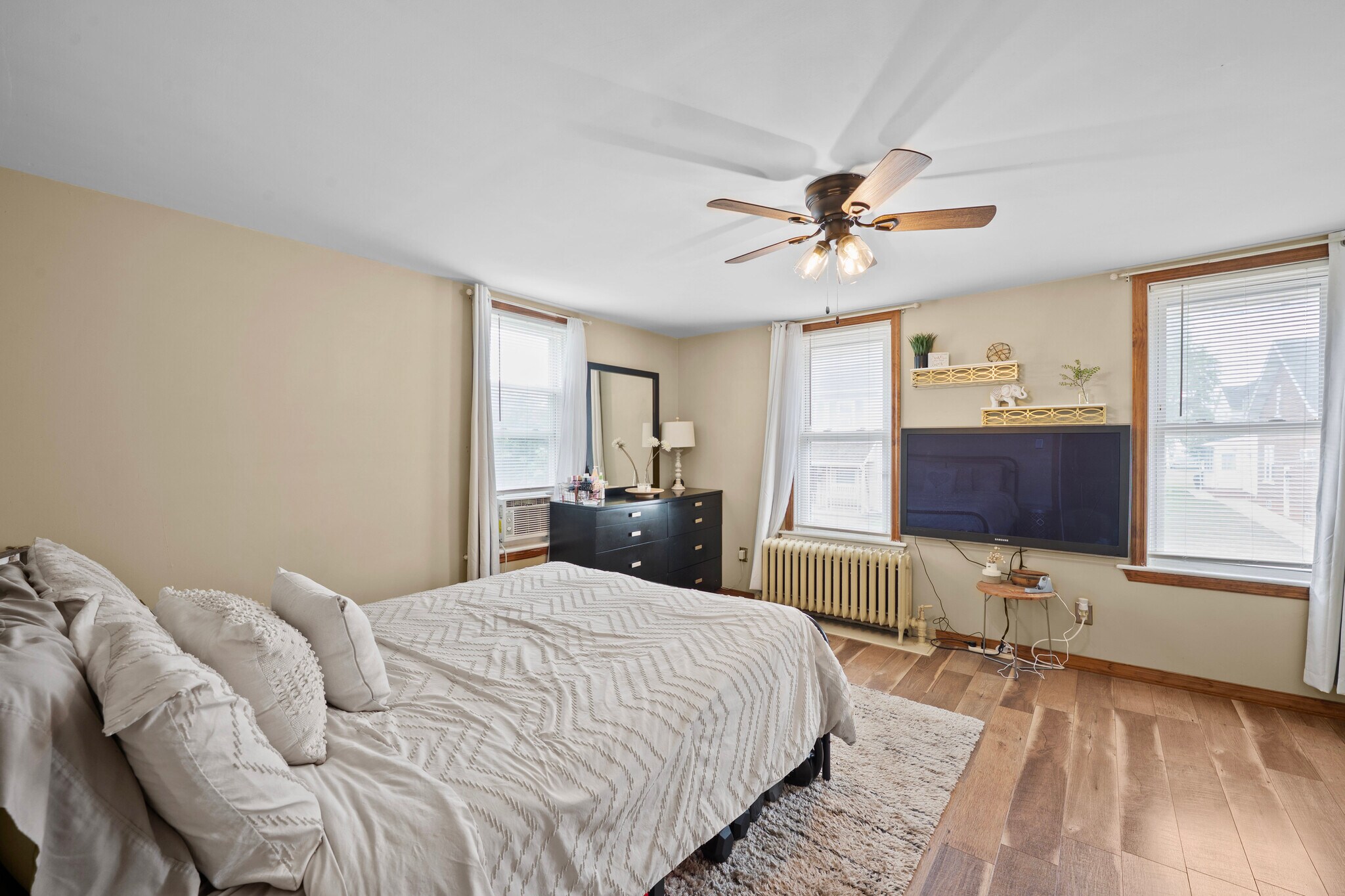 Building Photo - 2221 N 1st Ave