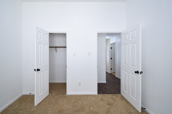 Building Photo - 34 S Rambling Ridge Pl
