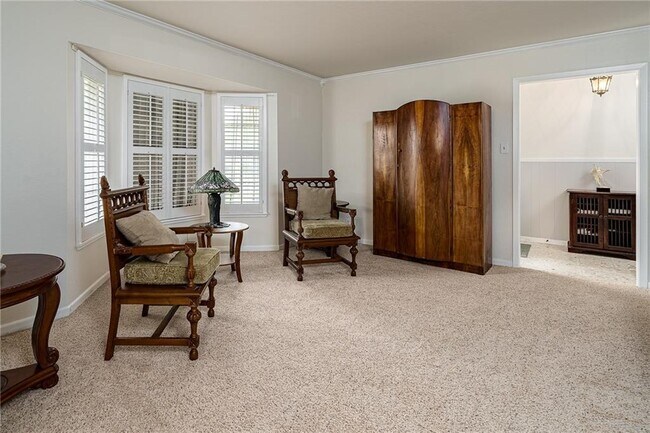 Building Photo - 337 Poenisch Dr