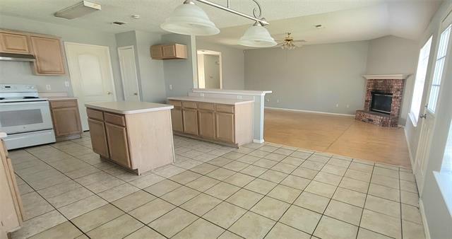 Building Photo - 865 W Lynn Creek Dr