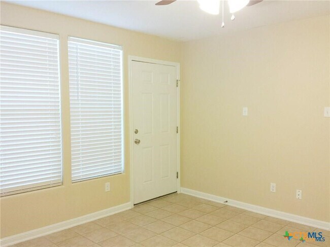 Building Photo - 112 Rush Haven